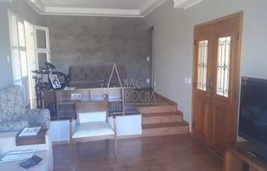 Imagem: A casa possui 3 Dormitórios, 3 Banheiros, 4 Vagas na garagem