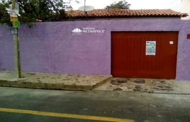 Imagem: A casa possui 2 Dormitórios, 1 Banheiro, 1 Vaga na garagem