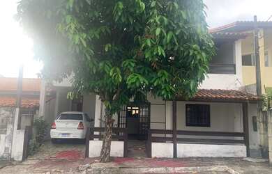 Imagem: A casa possui 4 Dormitórios, 5 Banheiros, 160m² de Área e