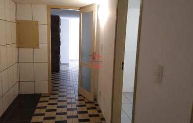 Imagem: O depósito possui 4 Vagas na garagem, 380m² de Área e está