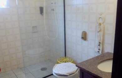 Imagem: A casa possui 2 Dormitórios, 3 Banheiros, 2 Vagas na garagem