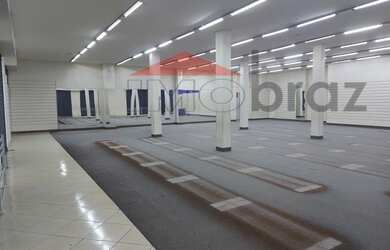 Imagem: O depósito possui 5 Vagas na garagem, 600m² de Área e está