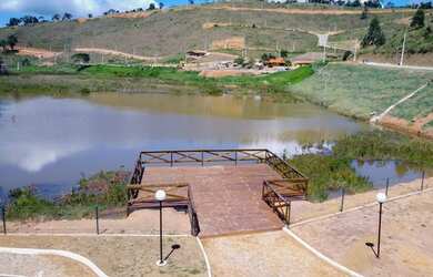 Imagem: O terreno possui 594m² de Área e está localizado em Chácara