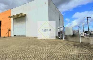 Imagem: O depósito possui 5 Vagas na garagem, 479m² de Área e está