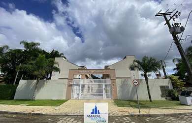 Imagem: A casa possui 3 Dormitórios, 2 Banheiros, 1 Vaga na garagem