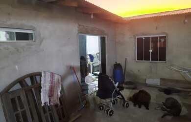 Imagem: A casa possui 2 Dormitórios, 1 Banheiro, 1 Vaga na garagem