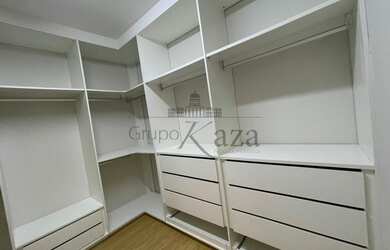 Imagem: A casa em condomínio possui 4 Dormitórios, 5 Banheiros, 4