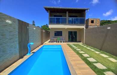 Imagem: A casa possui 2 Dormitórios, 3 Banheiros, 2 Vagas na garagem