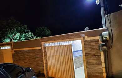 Imagem: A casa possui 2 Dormitórios, 1 Banheiro, 1 Vaga na garagem