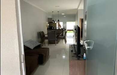 Imagem: A casa possui 2 Dormitórios, 2 Banheiros, 1 Vaga na garagem