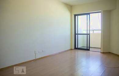 Imagem: O apartamento possui 2 Dormitórios, 2 Banheiros, 2 Vagas na