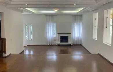 Imagem: A casa em condomínio possui 5 Dormitórios, 4 Banheiros, 400m²