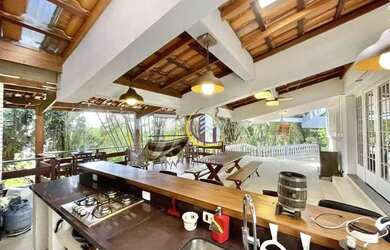 Imagem: A casa possui 3 Dormitórios, 5 Banheiros, 5 Vagas na garagem