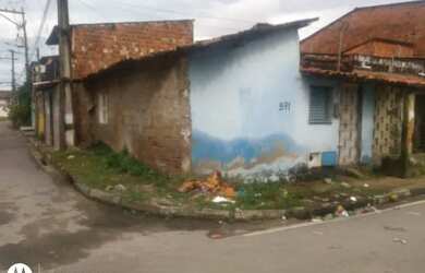 Imagem: A casa possui 2 Dormitórios, 1 Banheiro e está localizado