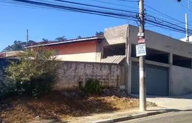 Imagem: A casa possui 3 Dormitórios, 1 Banheiro, 1 Vaga na garagem