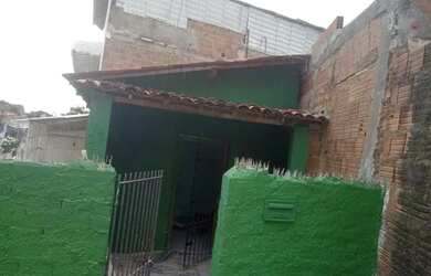 Imagem: A casa possui 2 Dormitórios e 1 Banheiro e está localizado