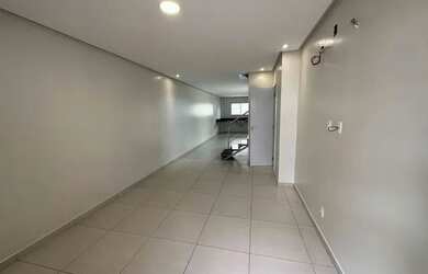 Imagem: A casa possui 3 Dormitórios, 3 Banheiros, 2 Vagas na garagem