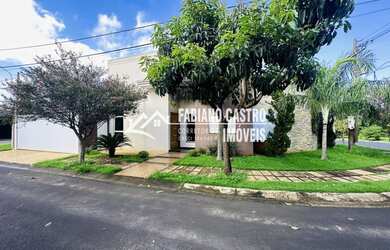 Imagem: A casa em condomínio possui 3 Dormitórios, 5 Banheiros, 2