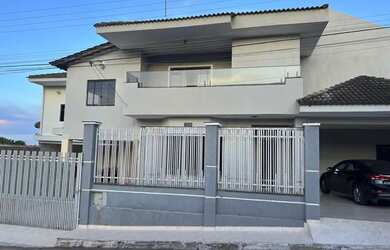 Imagem: A casa em condomínio possui 5 Dormitórios, 5 Banheiros, 3