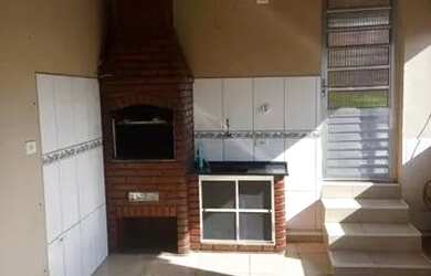 Imagem: A casa possui 2 Dormitórios, 3 Banheiros, 1 Vaga na garagem