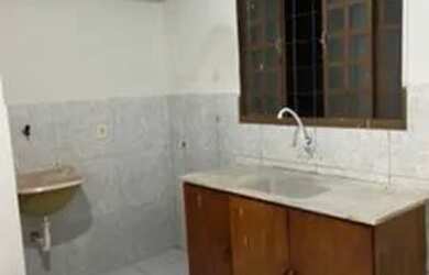 Imagem: A casa possui 1 Dormitório, 1 Banheiro e está localizado