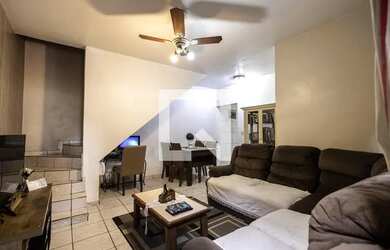 Imagem: A casa possui 2 Dormitórios, 2 Banheiros, 3 Vagas na garagem