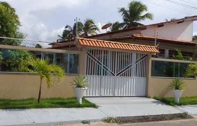 Imagem: A casa em condomínio possui 4 Dormitórios e está localizado