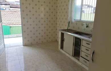 Imagem: A casa possui 3 Dormitórios, 1 Banheiro, 2 Vagas na garagem