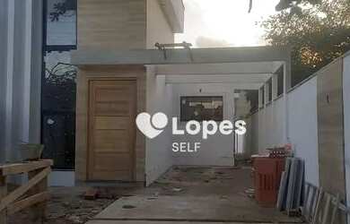 Imagem: A casa possui 2 Dormitórios, 3 Banheiros, 1 Vaga na garagem