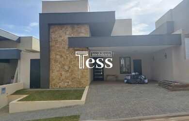 Imagem: A casa em condomínio possui 3 Dormitórios, 4 Banheiros, 2