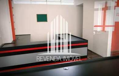 Imagem: O depósito possui 1 Vaga na garagem e 122m² de Área e está