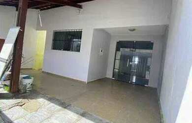 Imagem: A casa possui 2 Dormitórios, 1 Banheiro, 2 Vagas na garagem