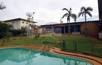 Imagem: A casa possui 3 Dormitórios, 5 Banheiros, 5 Vagas na garagem