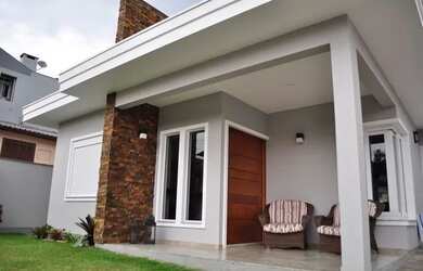 Imagem: A casa possui 2 Dormitórios, 1 Banheiro, 1 Vaga na garagem