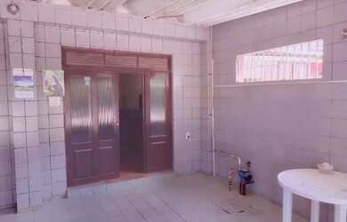 Imagem: A casa possui 3 Dormitórios, 1 Banheiro e está localizado