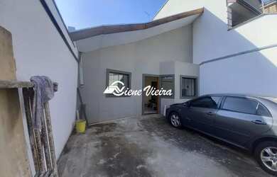 Imagem: A casa possui 3 Dormitórios, 2 Banheiros, 3 Vagas na garagem