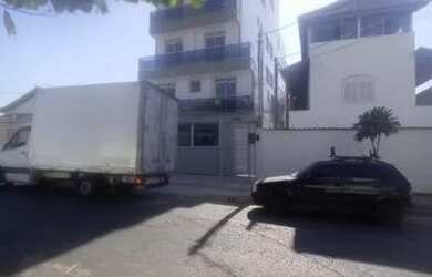 Imagem: O apartamento possui 3 Dormitórios, 1 Banheiro, 2 Vagas na