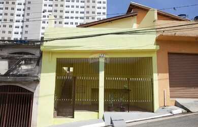 Imagem: A casa possui 2 Dormitórios, 1 Banheiro, 1 Vaga na garagem