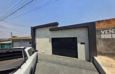 Imagem: A casa possui 2 Dormitórios, 3 Banheiros, 1 Vaga na garagem