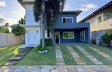 Imagem: A casa em condomínio e possui 4 Dormitórios, Suítes, 5 Banheiros