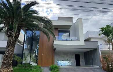 Imagem: A casa em condomínio possui 4 Dormitórios, 5 Banheiros, 4