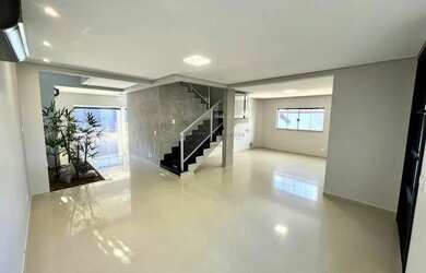 Imagem: A casa em condomínio possui 4 Dormitórios, 4 Banheiros, 2