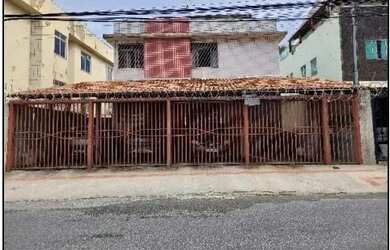 Imagem: O apartamento possui 3 Dormitórios, 1 Banheiro, 1 Vaga na garagem