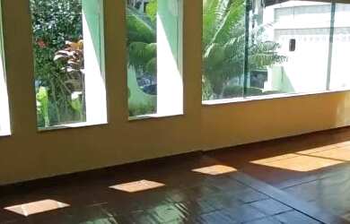 Imagem: A casa possui 3 Dormitórios, 5 Banheiros, 4 Vagas na garagem