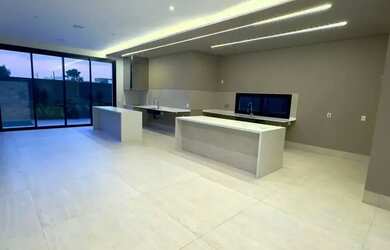 Imagem: A casa em condomínio possui 5 Dormitórios, 5 Banheiros, 4