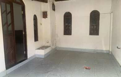 Imagem 2: Vende-se casa com 2/4. Varanda, 1 Vaga na garageme2 Dormitórios