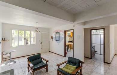 Imagem 5: Casa ampla 2 andares com 3 dormitórios e suíte no bairro Duque De Caxias