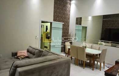 Imagem: A casa possui 2 Dormitórios, 2 Banheiros, 2 Vagas na garagem