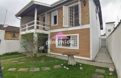 Imagem: A casa possui 4 Dormitórios, 5 Banheiros, 3 Vagas na garagem