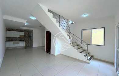 Imagem: A casa possui 3 Dormitórios, 2 Banheiros, 2 Vagas na garagem